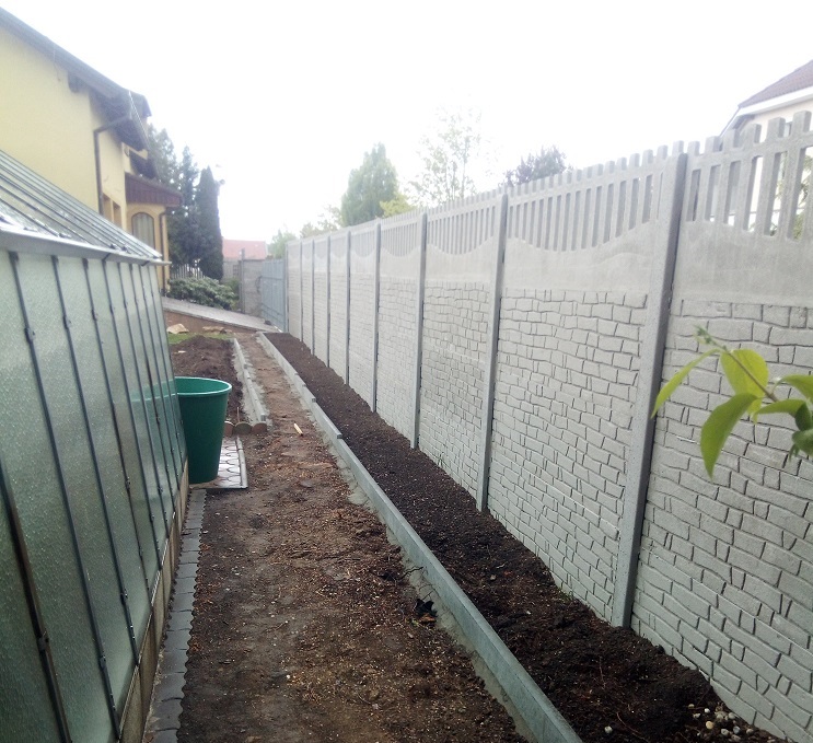 Betonové oplocení, realizace Zahrady a ploty M.K.